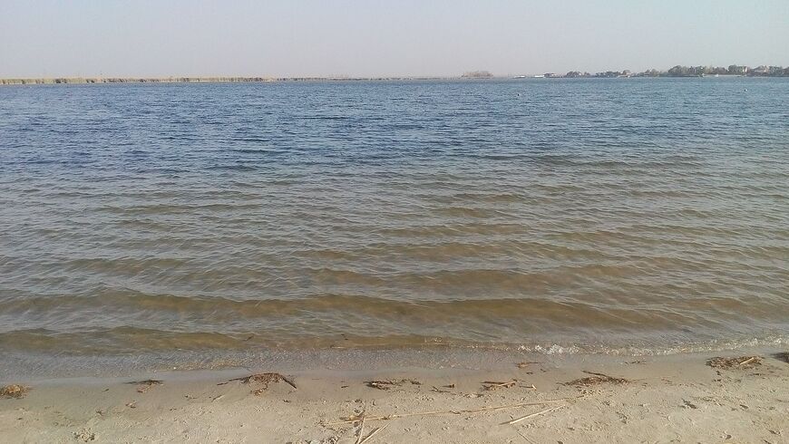 Соленое озеро в Батайске