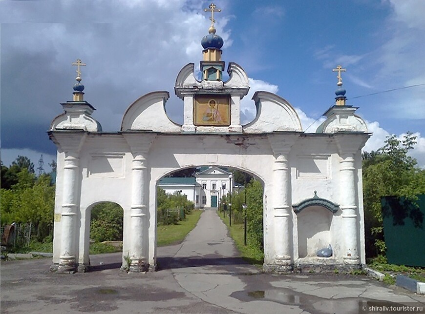 Воспоминания о посещении Чулковского кладбища с храмом во имя Димитрия Солунского в Туле