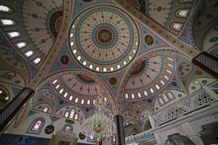 В Манавгате расположена одна из крупнейших и самых красивых мечетей на побережье