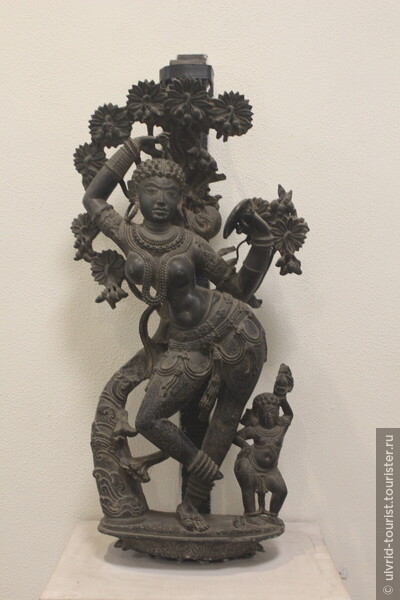 Мохини, женское представление Вишну. Западная Чалукья, XII в. н. э.