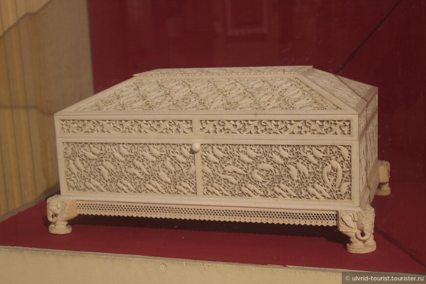 Шкатулка для драгоценностей. Слоновая кость, Дели, XX век.