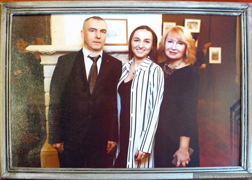 Герман Якимов с дочерью и женой. Сеть его цветочных магазинов названа именем жены и совладельца — Лара.