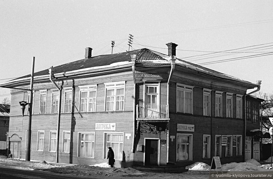 Аптека. Фотография Уильяма Брумфильда сделана до Великой Отечественной войны