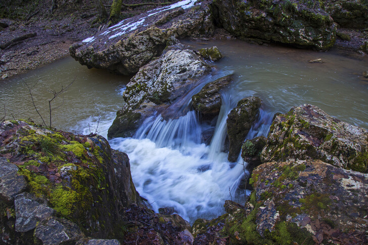 Водопады ручья Руфабго - главная достопримечательность поселка Каменномостский 