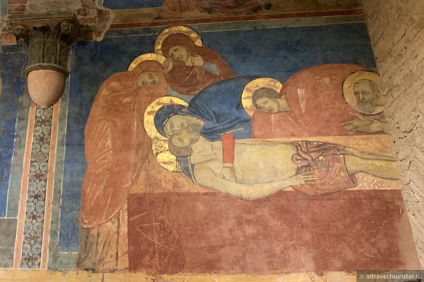 Фрагмент фресок крипты: Положение во Гроб. Сиенский художник последней четверти 13-го века.