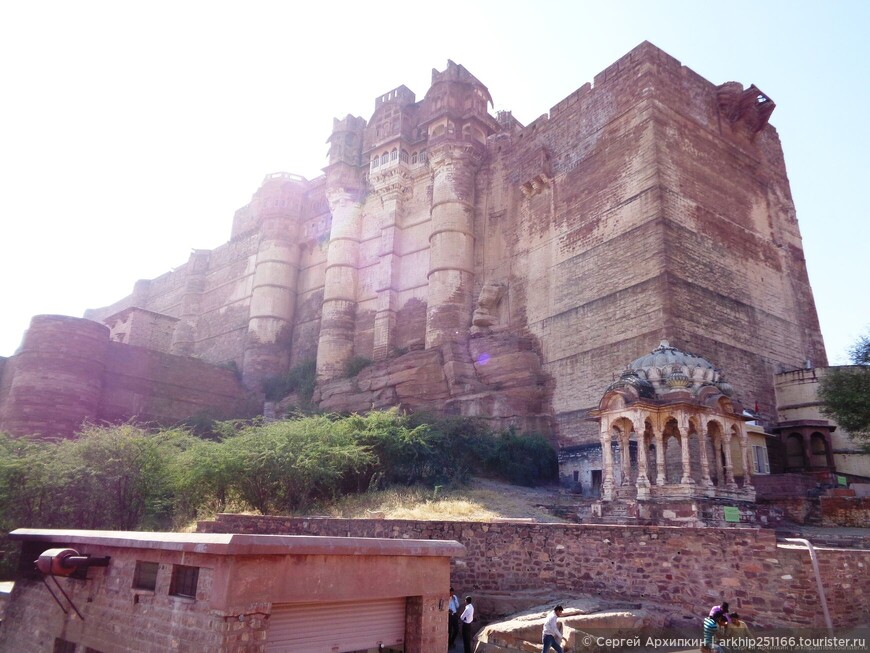 Усыпальница-дворец Джасвант Тхада в Джодхпуре (Индия)