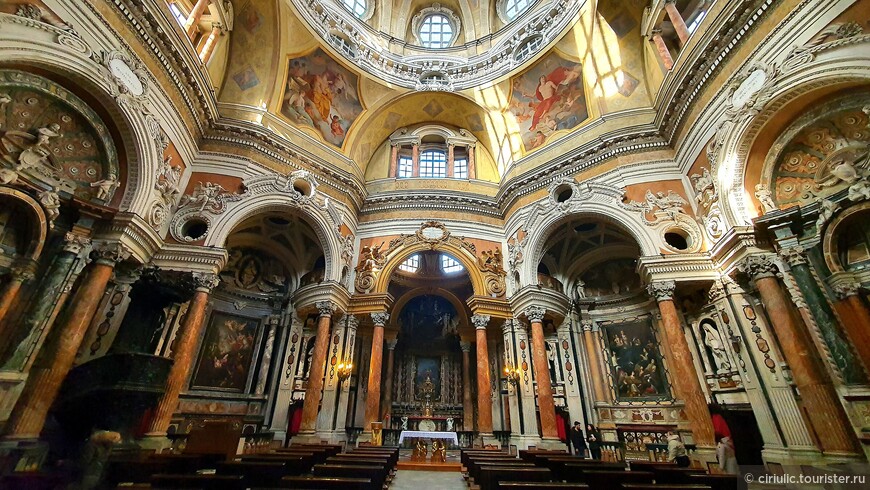 Интерьер церкви Сан-Лоренцо