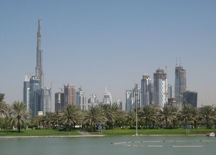 Downtown_Burj_Dubai_and_Business_Bay,_seen_from_Safa_Park.jpg