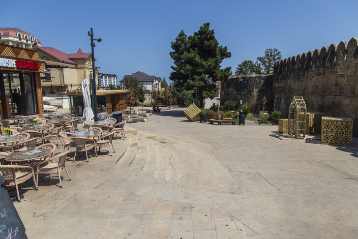 Новая локация представлена многочисленными кафе, парковыми зонами и фонтанами 