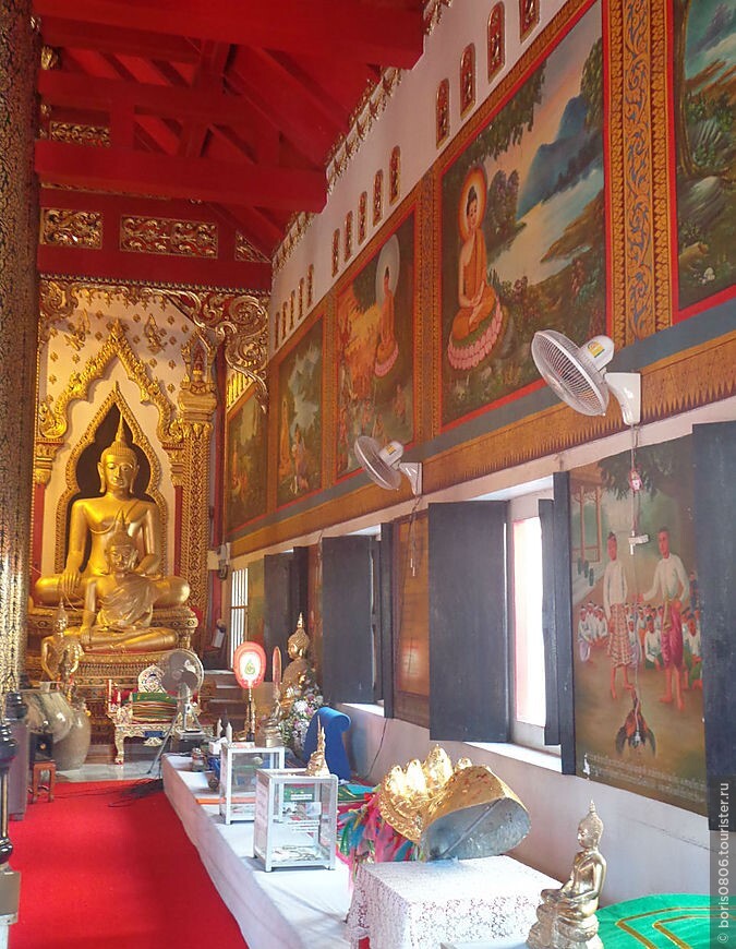Красивый монастырь на восточном берегу реки Нан