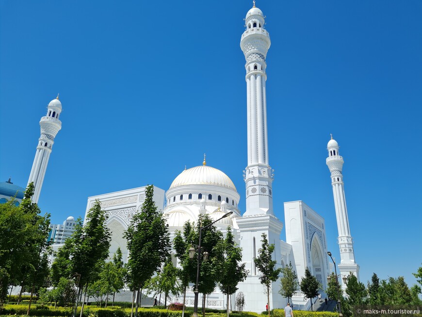 Минареты мечети в Шали