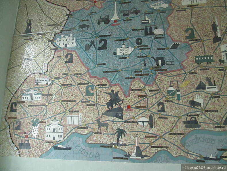 Второй вокзал Бобруйска с познавательной картой СССР внутри