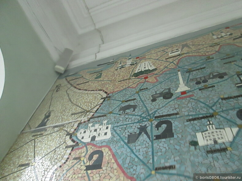 Второй вокзал Бобруйска с познавательной картой СССР внутри