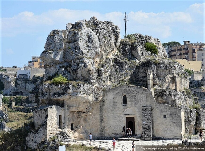 Скальная церковь Санта Мария де Идрис в Матере на юге Италии