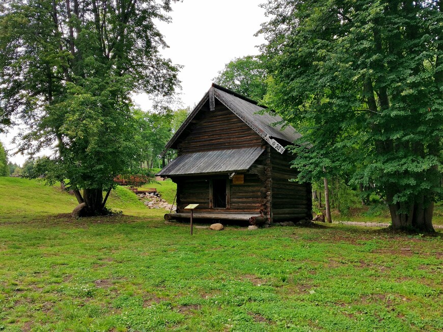 Двухэтажный амбар из деревни Пореево, конец 19 века