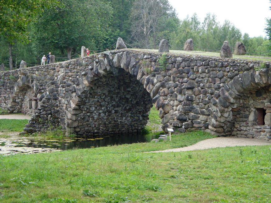 Валунный арочный мост конца 18 - начала 19 века, архитектор Н.А. Львов