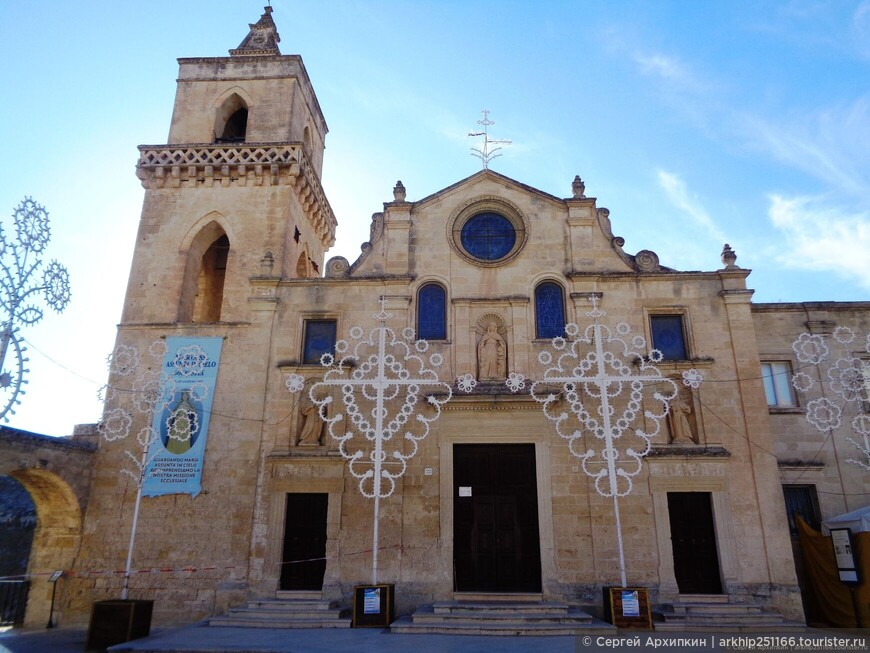 Церковь Сан Пьетро Кавеозо - один из главных соборов легендарной Метеры.