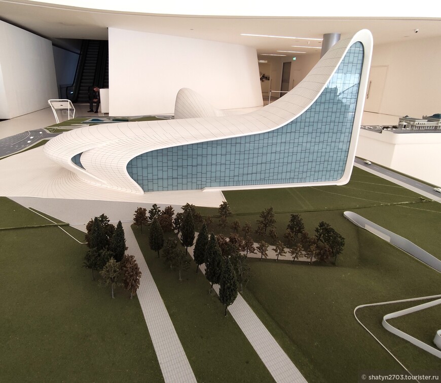 Макет здания Центра из экспозиции Мини-Азербайджан