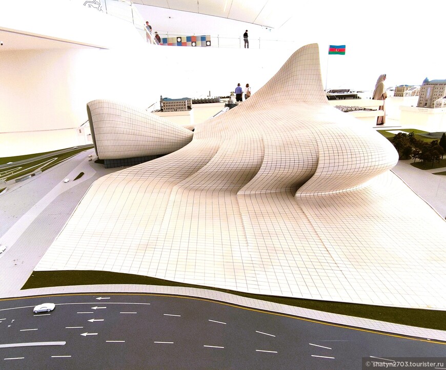 Макет здания Центра из экспозиции Мини-Азербайджан