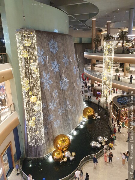 Dubai Mall. Заплатила только за кофе, всё остальное бесплатно