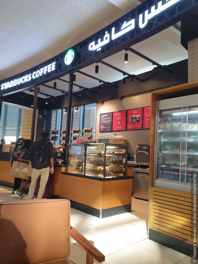 Dubai Mall. Заплатила только за кофе, всё остальное бесплатно