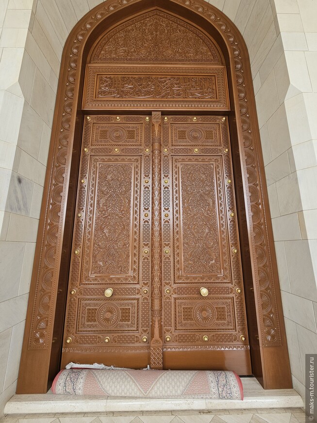 Двери мечети. Каждая из них, произведение искусства