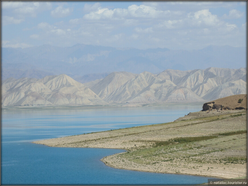 Западный Кыргызстан: лазурные берега реки Нарын, Токтогул, пчелиный край и ужас в ночи