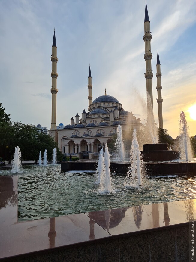 Мечеть Сердце Чечни в вечернее время