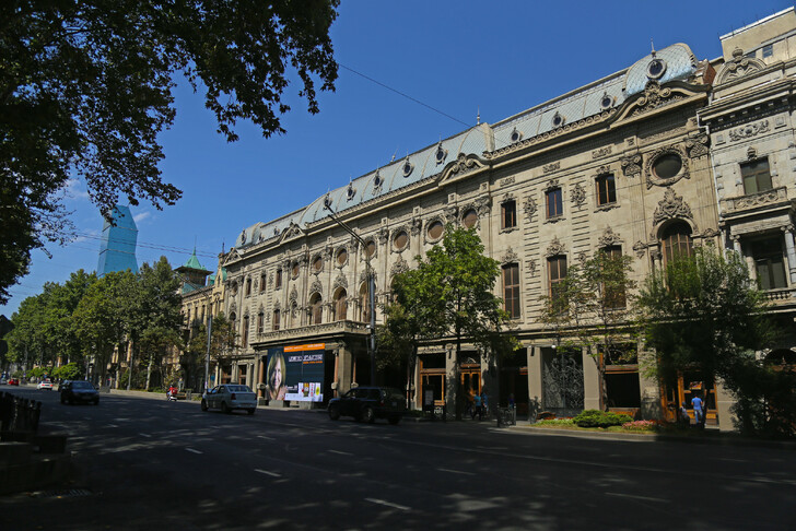 Тбилиси дворцов и великолепных особняков