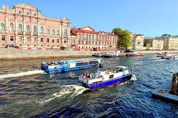 В Петербурге открылась навигация по рекам и каналам 