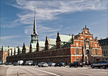 В Копенгагене пожар уничтожил историческое здание биржи