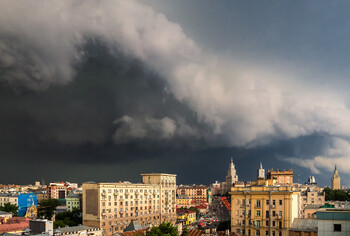 Девятибалльный шторм надвигается на Москву и Центральную Россию 