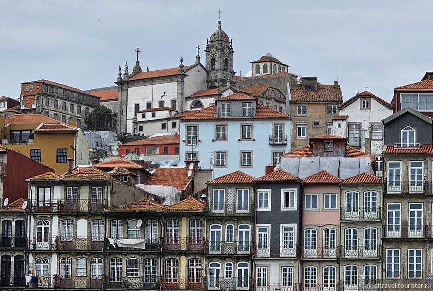 Порту, как и Лиссабон, и многие другие португальские города лежит на холмах.