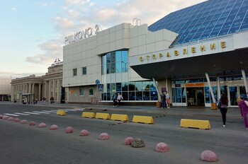 Грузовик врезался в терминал аэропорта «Пулково»