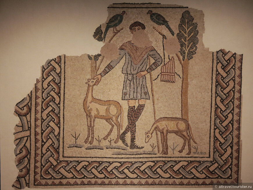 Добрый пастырь. 4-й век. Абсолютно не похож на другие изображения этого сюжета.
