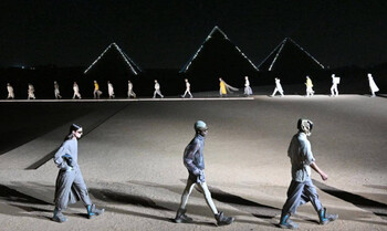 Dior провел в Египте первый в истории показ мод у пирамид Гизы