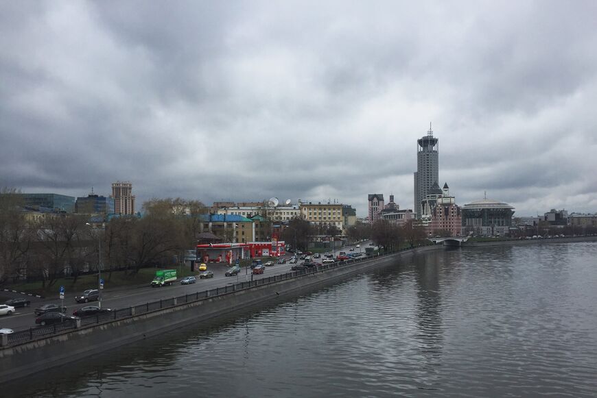 Шлюзовая набережная, Москва-река
