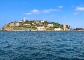 Мало кто знает, но Яссыада — это один из Принцевых островов, расположенных в Мраморном море и административно входящих в состав Стамбула.