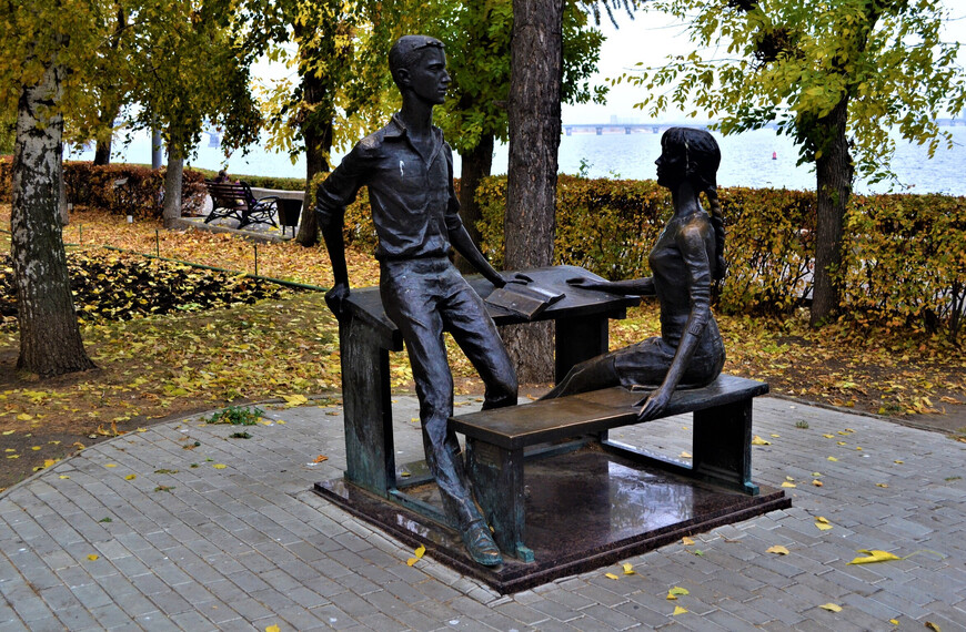 Памятник «Одноклассники»