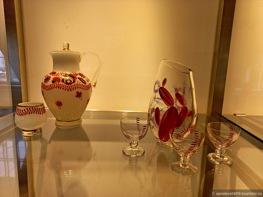 Прибор для воды Венгерский, 1956; ваза для цветов Кактус, рюмки Гирлянда, 1958. А.И.Маева