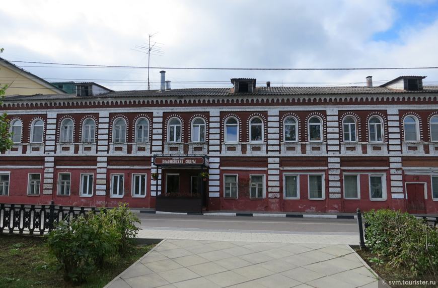 Нарядное здание в стиле эклектики,находится напротив сквера им.Зайцева.