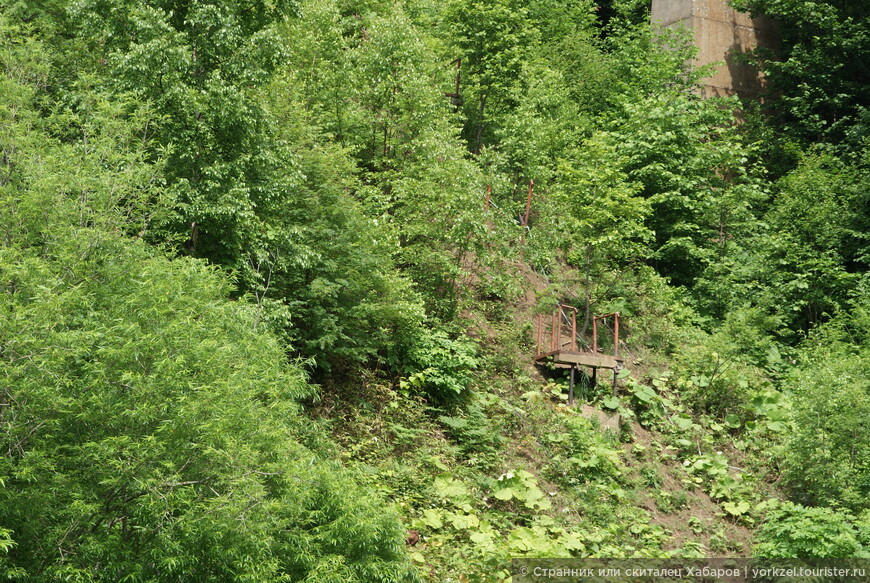 Остатки лестницы у Чёртового моста