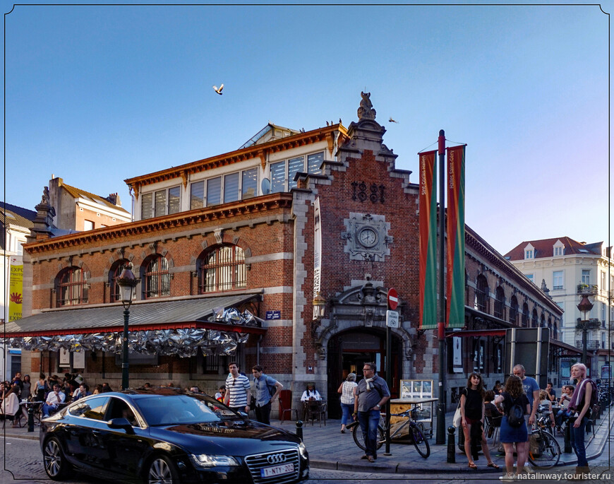 Здание Les Halles Saint-Géry на площади Сен-Жери (Place St-Gery)  