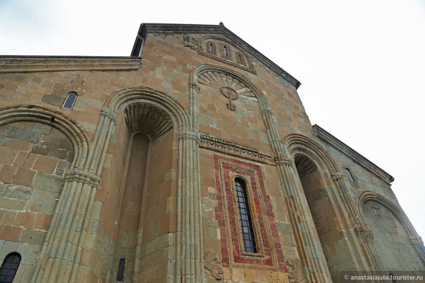 Город-шедевр из списка ЮНЕСКО: черепичные крыши, фрески и реликвии Христа