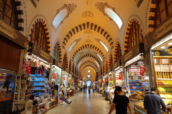 В центре Стамбула горит исторический Египетский базар