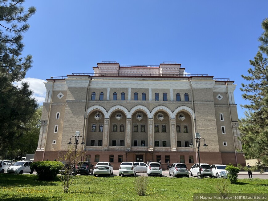 Ташкент: Большой театр оперы и балета, построенный автором Мавзолея на Красной площади,  и мир автомобилей