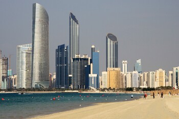 Пляжи Абу-Даби открылись для туристов после непогоды 