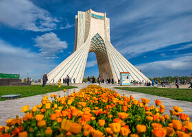 Тегеран. Башня Азади. 