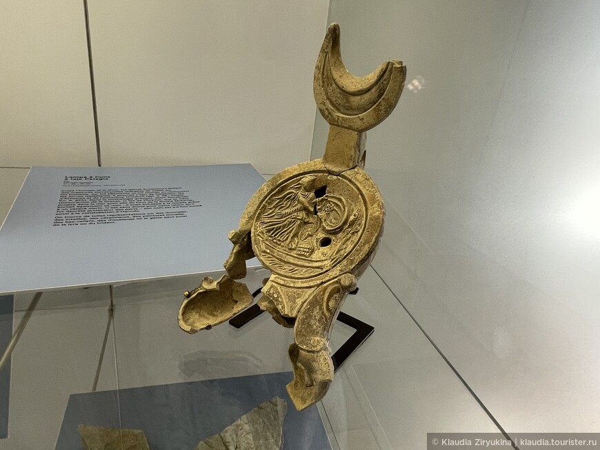 Масляная лампа Исиды римского периода.