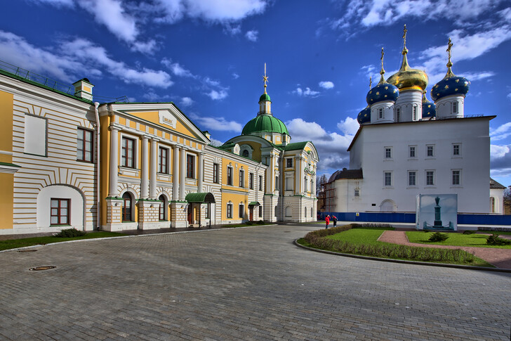 Путевой дворец и Спасо-Преображенский собор